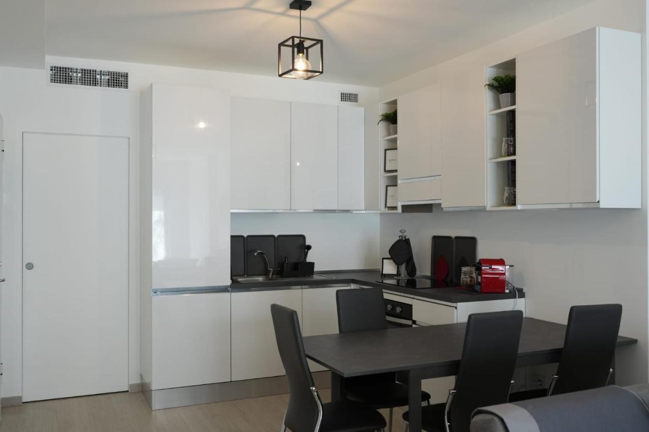 Homega - City Center New Apartment Bari Exterior foto